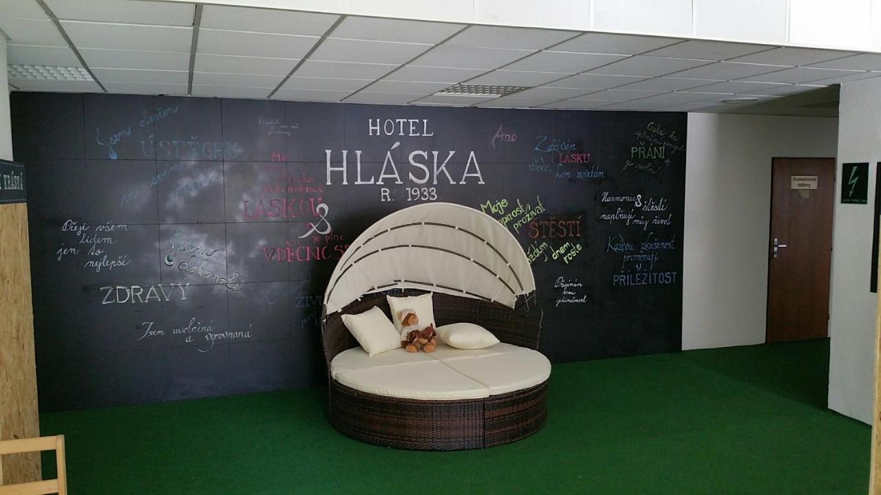 Hotel Hlaska Zlenice Exterior photo