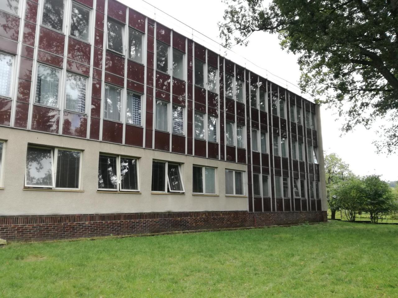 Hotel Hlaska Zlenice Exterior photo