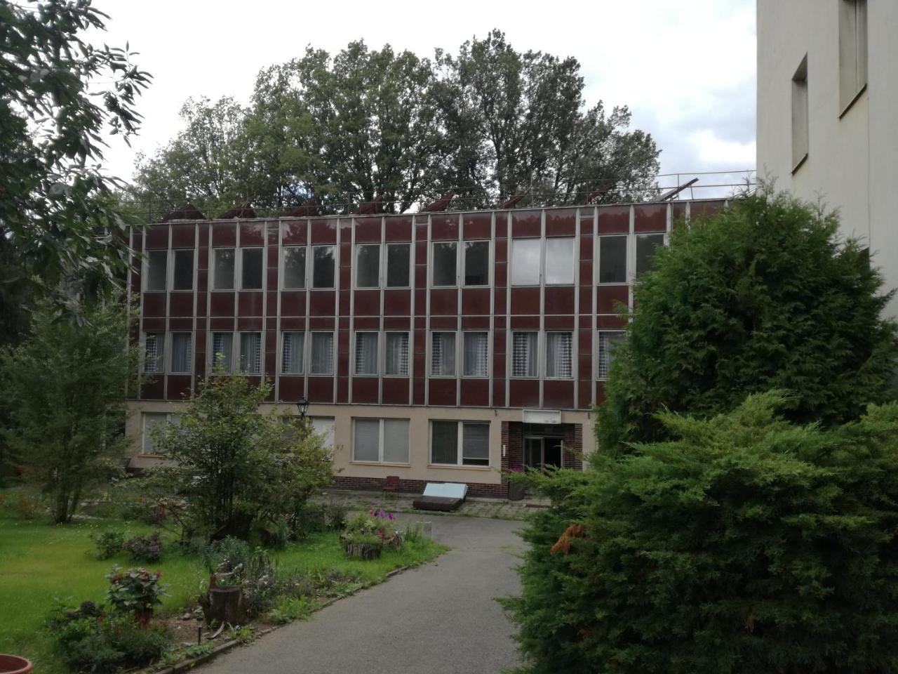 Hotel Hlaska Zlenice Exterior photo